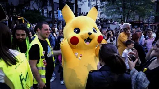 Pikaču na protestu ispred RTS